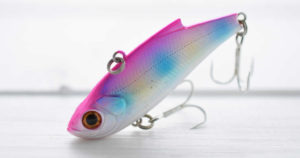 シーバスルアーのおすすめの選び方！夜と昼に適したカラーについて