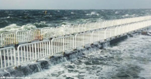 南港魚つり園護岸の海釣り公園は台風被害により壊滅的で復旧が